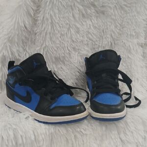 Jordan Kids Sneakers in Black and Blue